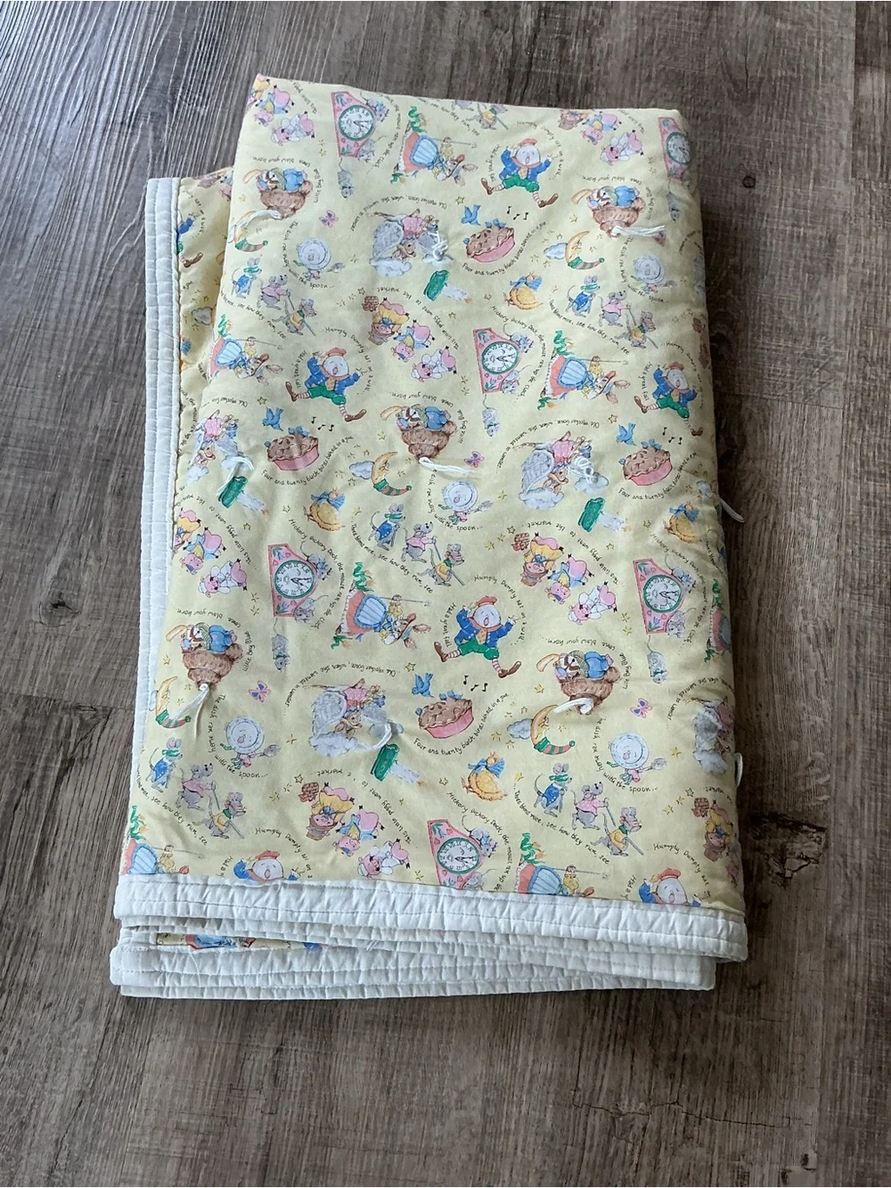 Vtg Mother Goose Nursery Rhyme Baby Quilt Yellow Panel Blanket 43x51.5 1990s - Picture 7 of 10